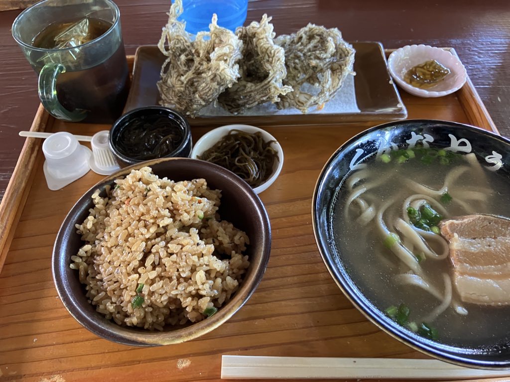 くんなとぅのレディースセット。もずくそば・もずくの天ぷら・じゅーしぃ・もずくゼリーなど。