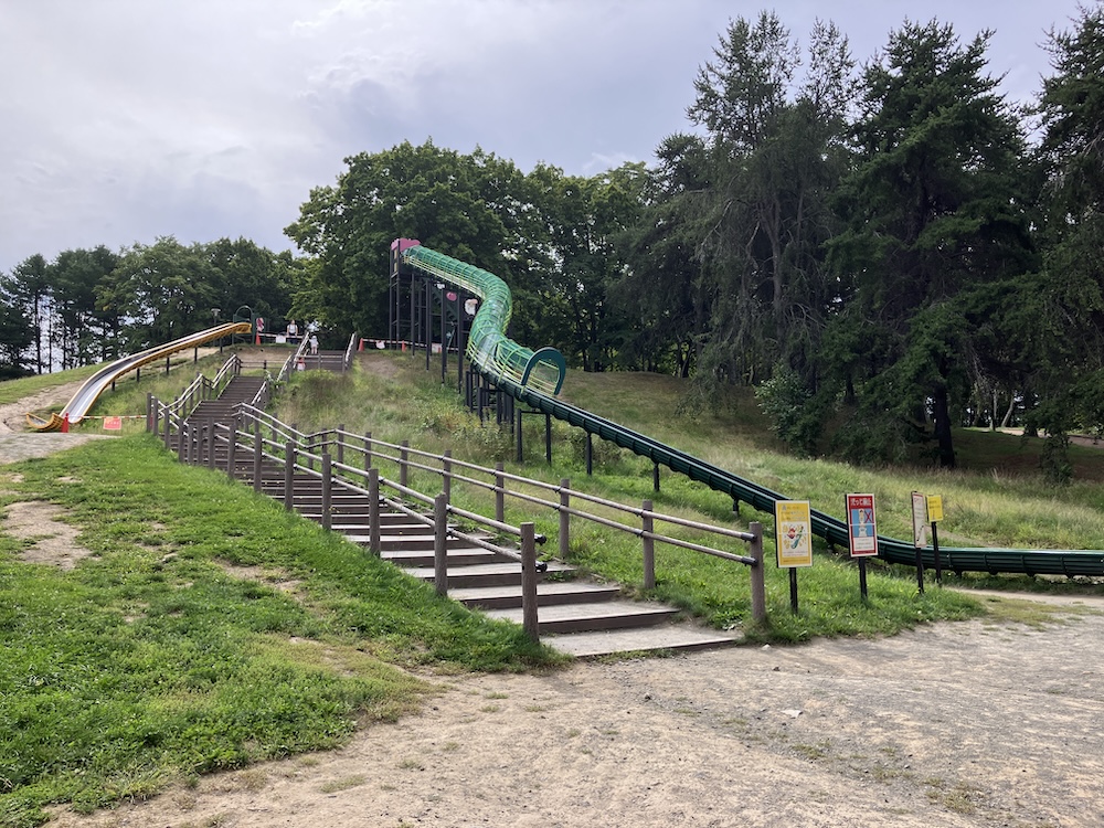 月寒公園のロング滑り台