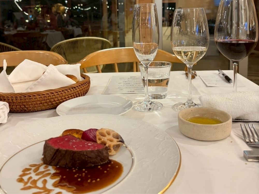 バブリゾートつくば 夕食 ワインとお肉料理