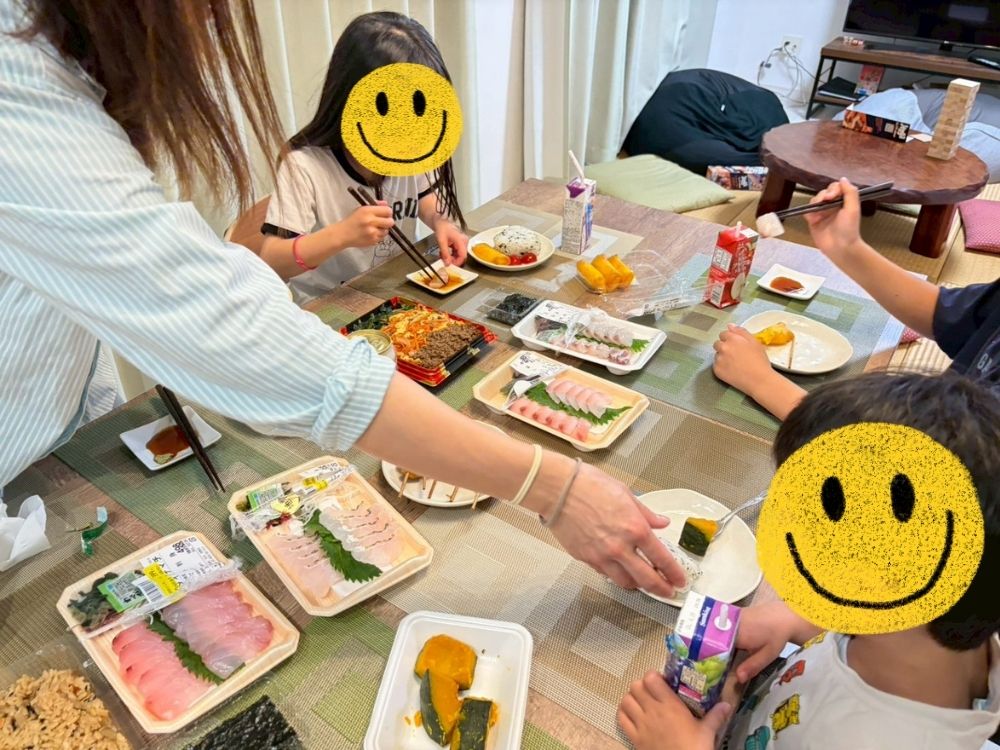 南城市エアビー宿 ダイニングテーブル 食事