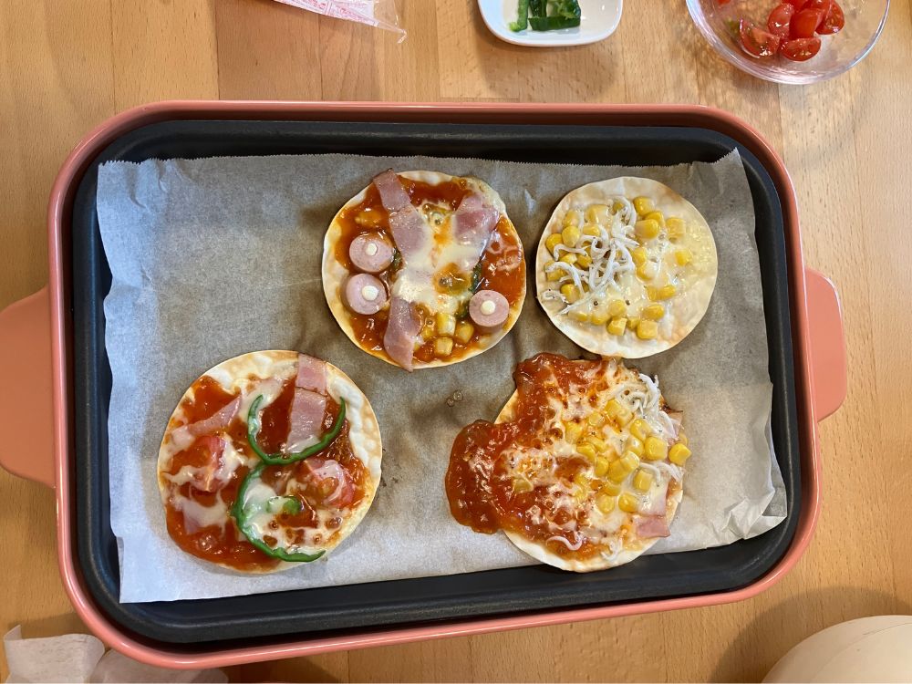 おうち時間割（家庭科）で、アツアツのピザを実食。